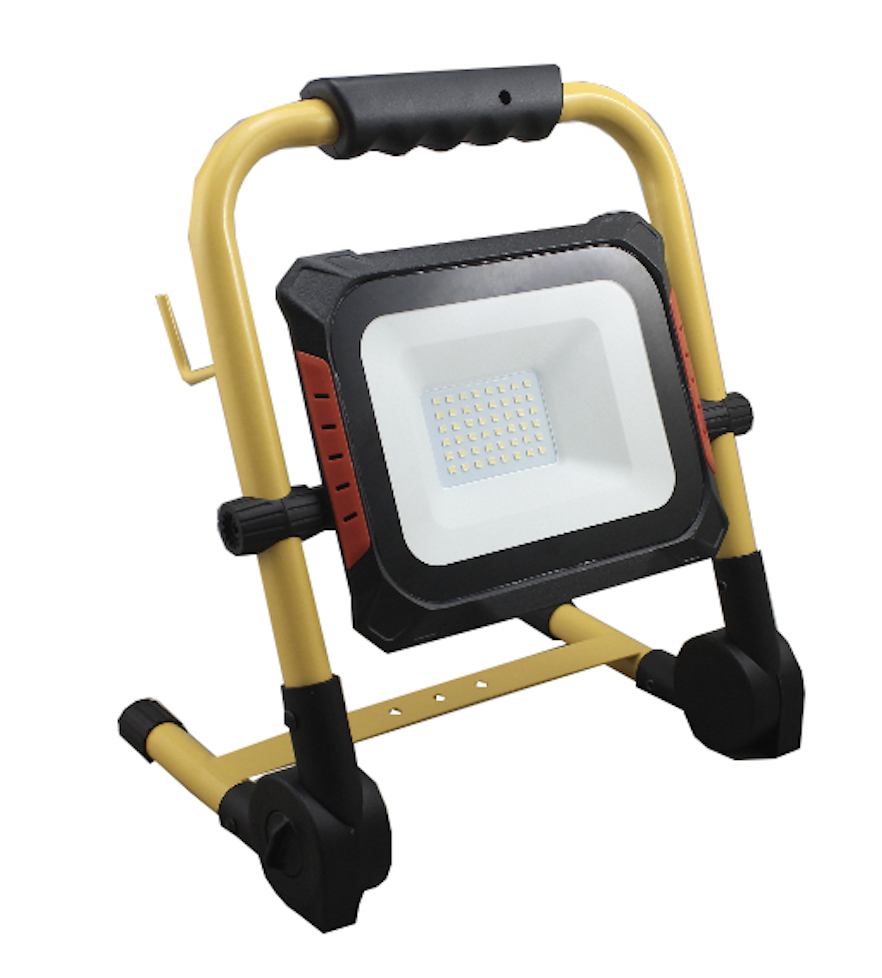 LED Work light with DC power